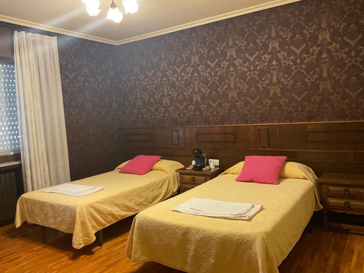 Pension La Chalana Пола де Лавиана Екстериор снимка